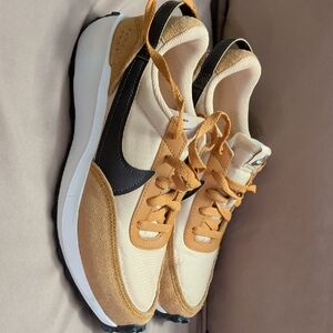 Nike Women's Sneakers in Tan and Black